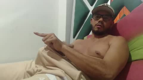 Snapshot of juanfe_style chatting on October 10, 1:55 am juanfe_style online show from October 10, 1:55 am