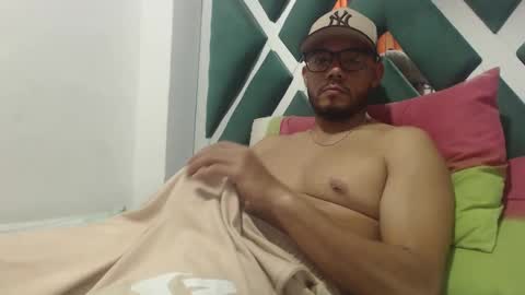 Snapshot of juanfe_style chatting on October 8, 2:40 am juanfe_style online show from October 8, 2:40 am