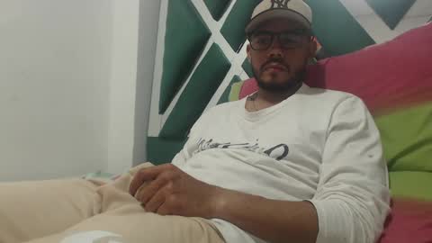 Snapshot of juanfe_style chatting on October 12, 5:44 am juanfe_style online show from October 12, 5:44 am