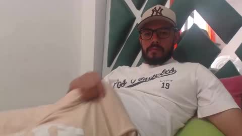 Snapshot of juanfe_style chatting on October 4, 6:06 pm juanfe_style online show from October 4, 6:06 pm