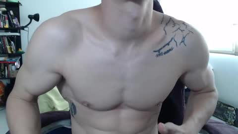 Snapshot of juanisimo_ chatting on March 1, 2:44 pm JUANISIMO  online show from March 1, 2:44 pm