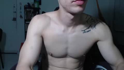 Snapshot of juanisimo_ chatting on February 25, 11:37 pm JUANISIMO  online show from February 25, 11:37 pm