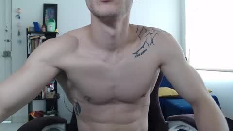 Snapshot of juanisimo_ chatting on February 19, 3:16 pm JUANISIMO  online show from February 19, 3:16 pm