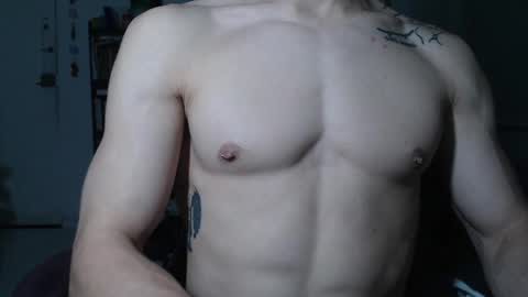 Snapshot of juanisimo_ chatting on March 5, 2:36 am JUANISIMO  online show from March 5, 2:36 am