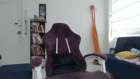 Snapshot of juanisimo_ chatting on October 11, 9:51 pm JUANISIMO  online show from October 11, 9:51 pm
