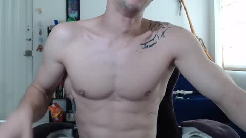 Snapshot of juanisimo_ chatting on March 6, 5:43 pm JUANISIMO  online show from March 6, 5:43 pm