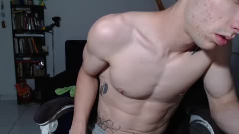 Snapshot of juanisimo_ chatting on March 3, 2:15 am JUANISIMO  online show from March 3, 2:15 am