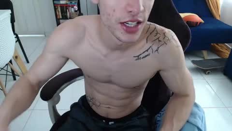 Snapshot of juanisimo_ chatting on February 20, 5:52 pm JUANISIMO  online show from February 20, 5:52 pm