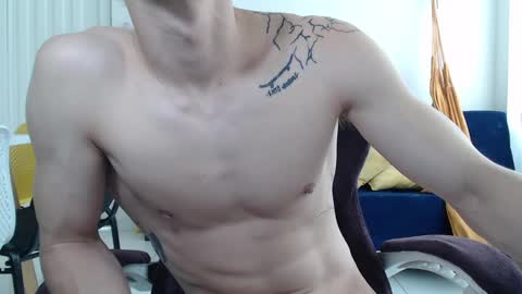 Snapshot of juanisimo_ chatting on February 18, 5:09 pm JUANISIMO  online show from February 18, 5:09 pm