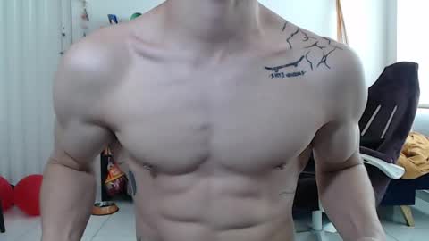 Snapshot of juanisimo_ chatting on February 11, 4:56 pm JUANISIMO  online show from February 11, 4:56 pm