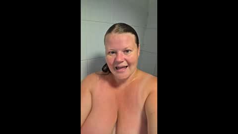 Juicy peach1988 online show from June 2, 1:35 pm