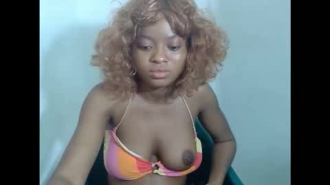 juicynpinkx online show from March 18, 11:27 am