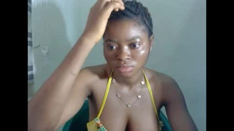 juicynpinkx online show from April 6, 8:48 am