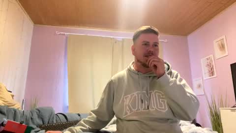 jules0612 online show from February 20, 11:31 am