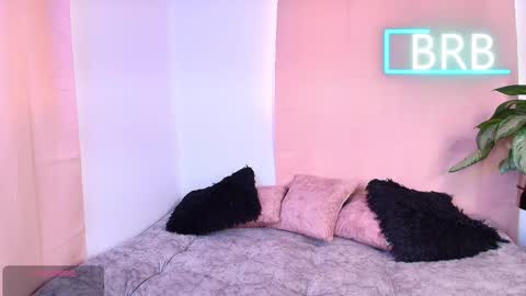 Jules and Gia online show from February 16, 6:17 pm