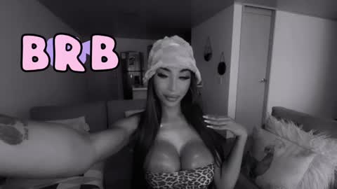 julessy online show from February 25, 8:42 pm