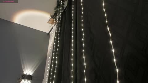 Juli Modelo Independiente online show from December 16, 11:55 am