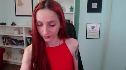 Snapshot of julia__jae chatting on October 22, 6:49 am JuliaJae online show from October 22, 6:49 am