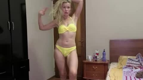 Snapshot of julia_giulia chatting on October 10, 5:52 pm julia_giulia online show from October 10, 5:52 pm