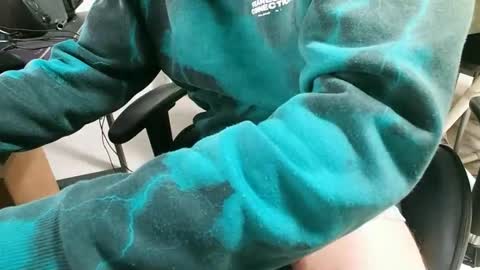 julia_official online show from March 6, 6:40 pm