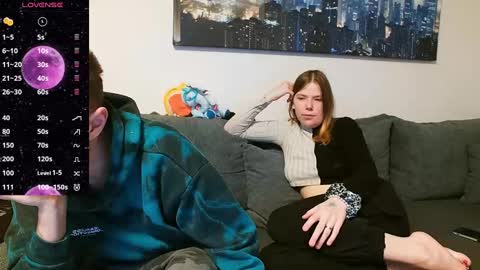 julia_official online show from March 8, 7:53 pm