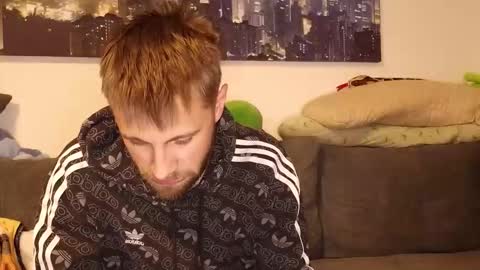 julia_official online show from September 24, 8:37 pm