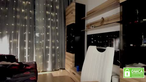 julia_t_mog online show from February 4, 9:52 pm