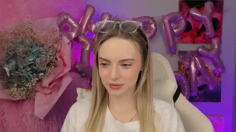 Snapshot of juliabrewwer chatting on September 18, 2:21 pm Julia online show from September 18, 2:21 pm