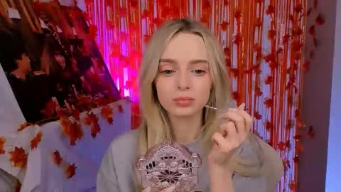 Julia online show from November 17, 1:03 pm