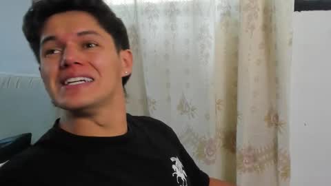 julian_wallace1 online show from June 2, 3:25 pm