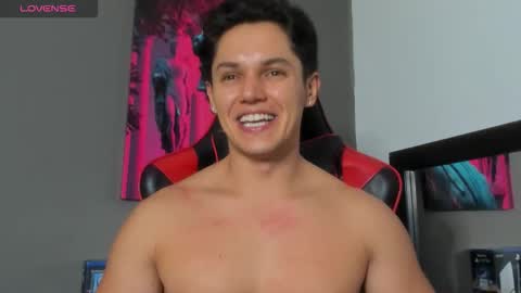 julian_wallace1 online show from June 7, 12:38 am