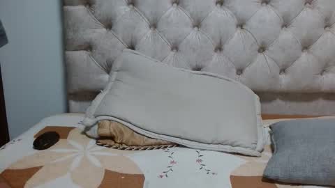 Julian online show from February 6, 10:56 pm