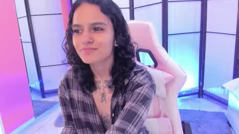 julianne_7 online show from February 16, 7:34 pm