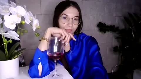 Julia online show from February 10, 3:48 pm