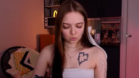 julidropp online show from December 2, 6:28 pm