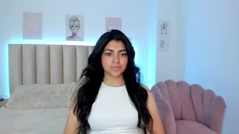 julie_devani online show from November 18, 8:23 pm