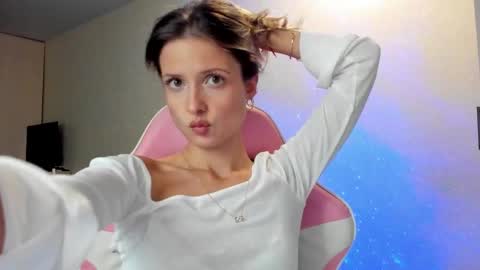 Julie online show from September 26, 5:32 pm