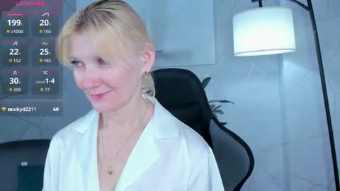 Julie Lucasss online show from June 18, 11:54 pm
