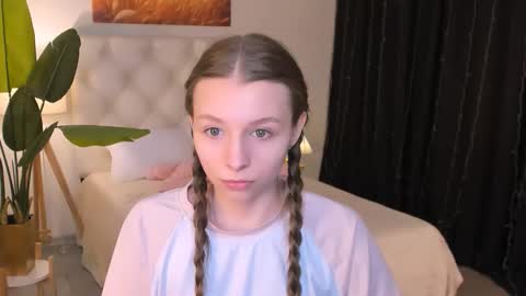 juliedaniel online show from March 25, 8:32 am