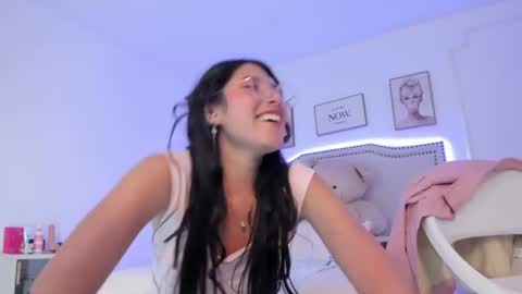 juliee_ross online show from June 20, 1:50 pm