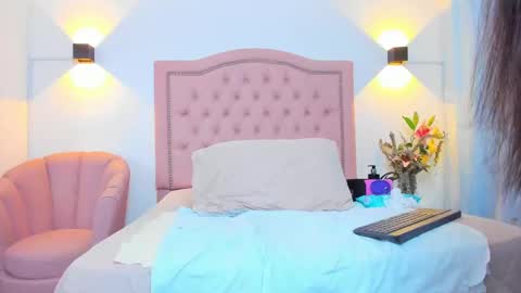 Julieehabubu online show from September 17, 10:24 pm