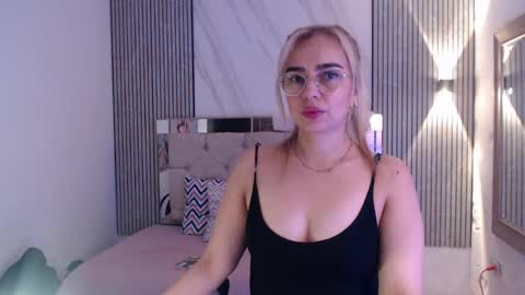 julieta__fox_ online show from April 6, 1:58 am