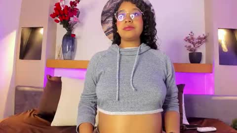 Snapshot of juliettasade chatting on October 2, 12:15 pm online show from October 2, 12:15 pm