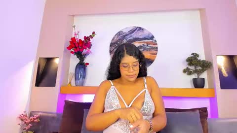 Snapshot of juliettasade chatting on October 9, 11:59 am online show from October 9, 11:59 am