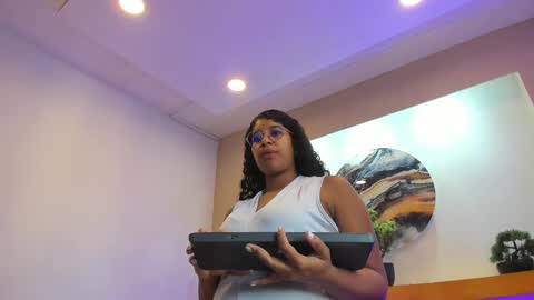 Snapshot of juliettasade chatting on September 26, 11:40 am online show from September 26, 11:40 am