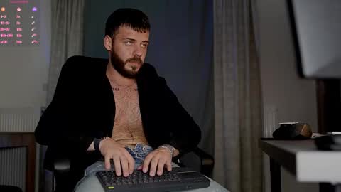 JULiUS   online show from October 28, 9:05 pm