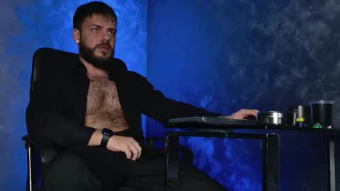 JULiUS   online show from December 16, 9:10 pm