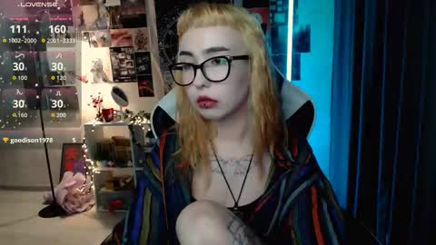 Snapshot of julscinamon chatting on September 16, 5:38 pm Baroness Von Cringe online show from September 16, 5:38 pm