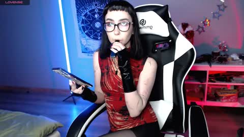 Snapshot of julscinamon chatting on January 3, 6:14 pm Baroness Von Cringe online show from January 3, 6:14 pm