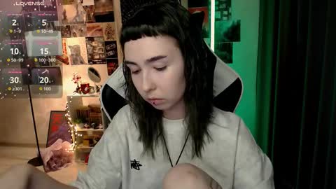 Snapshot of julscinamon chatting on September 25, 5:31 pm Baroness Von Cringe online show from September 25, 5:31 pm